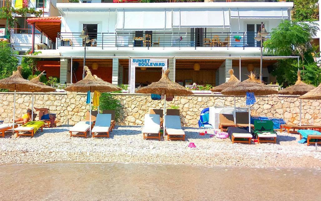Sunset Boulevard Hotel เคพาโร ภายนอก รูปภาพ